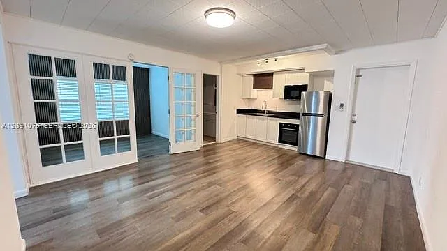 Beach Way Heights Unit — Photo 3