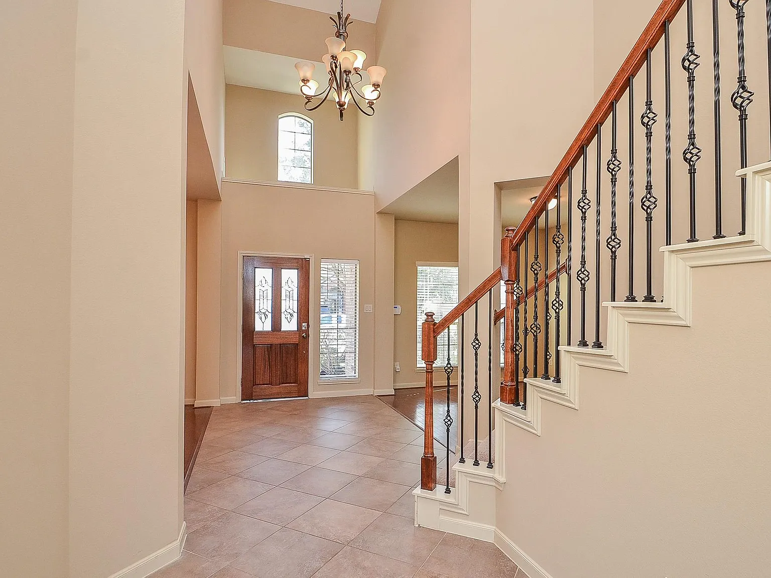 4 bed, 3.5 bath, 3560 sqft, $3,300 — Photo 4