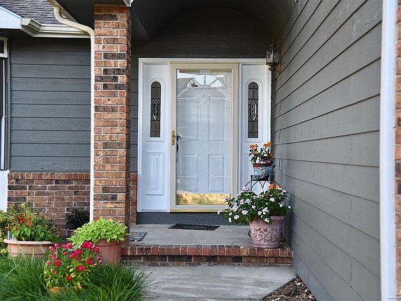4th image of 2126 Village Ln