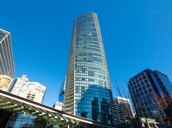 1151 Georgia St W #4205, Vancouver, BC V6E 0B3
