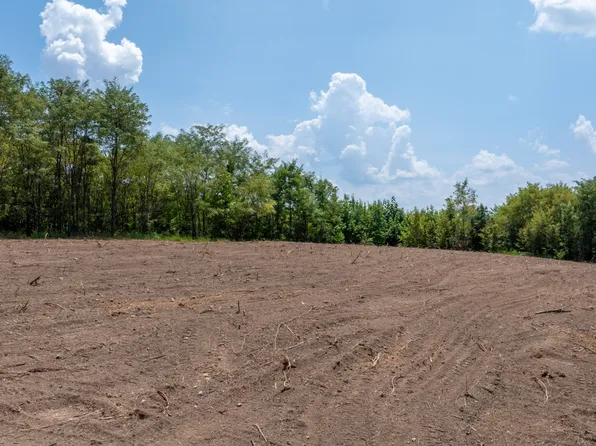 555 New Era Bluff Rd, Linden, TN 37096