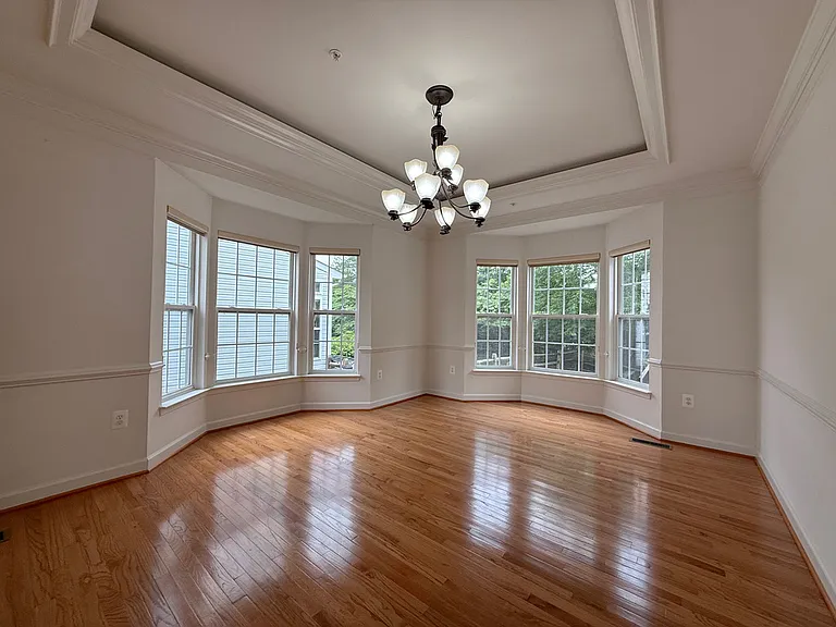 4415 Medallion Dr — Photo 6