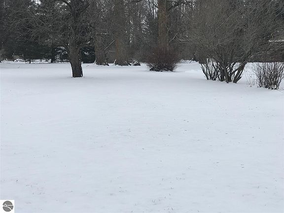 5th image of 212 E Kalkaska