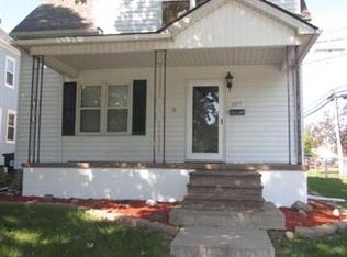 107 S Elizabeth St, Clinton, IL 61727