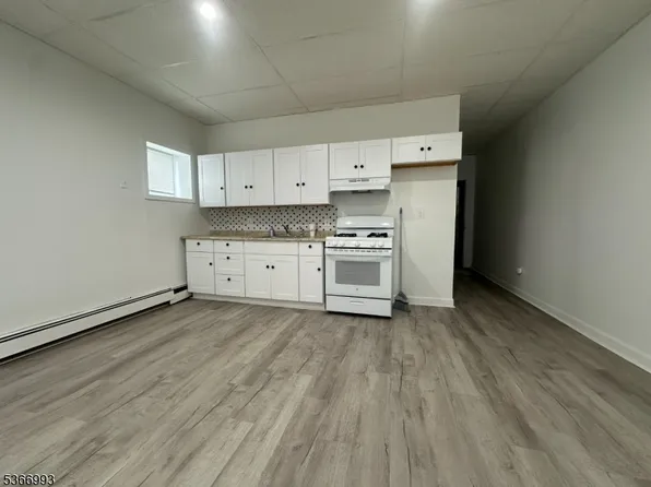 52-54 Stuyvesant Ave, Lyndhurst, NJ 07071