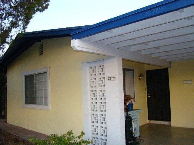 Great Location! Detached Office, toolshed, kids playhouse