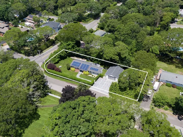 34 Nassau Road, Hampton Bays, NY 11946