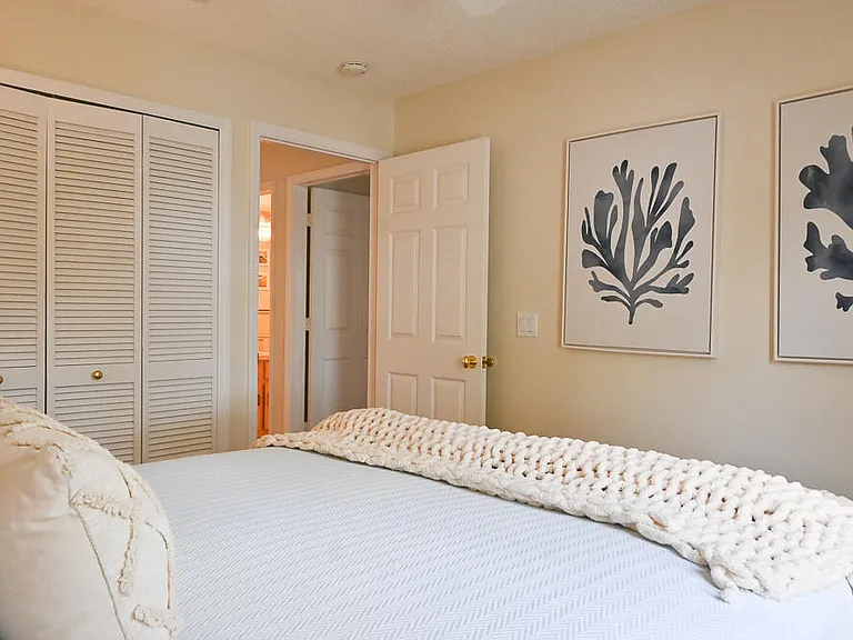 12828 Meadowbreeze Dr — Photo 29