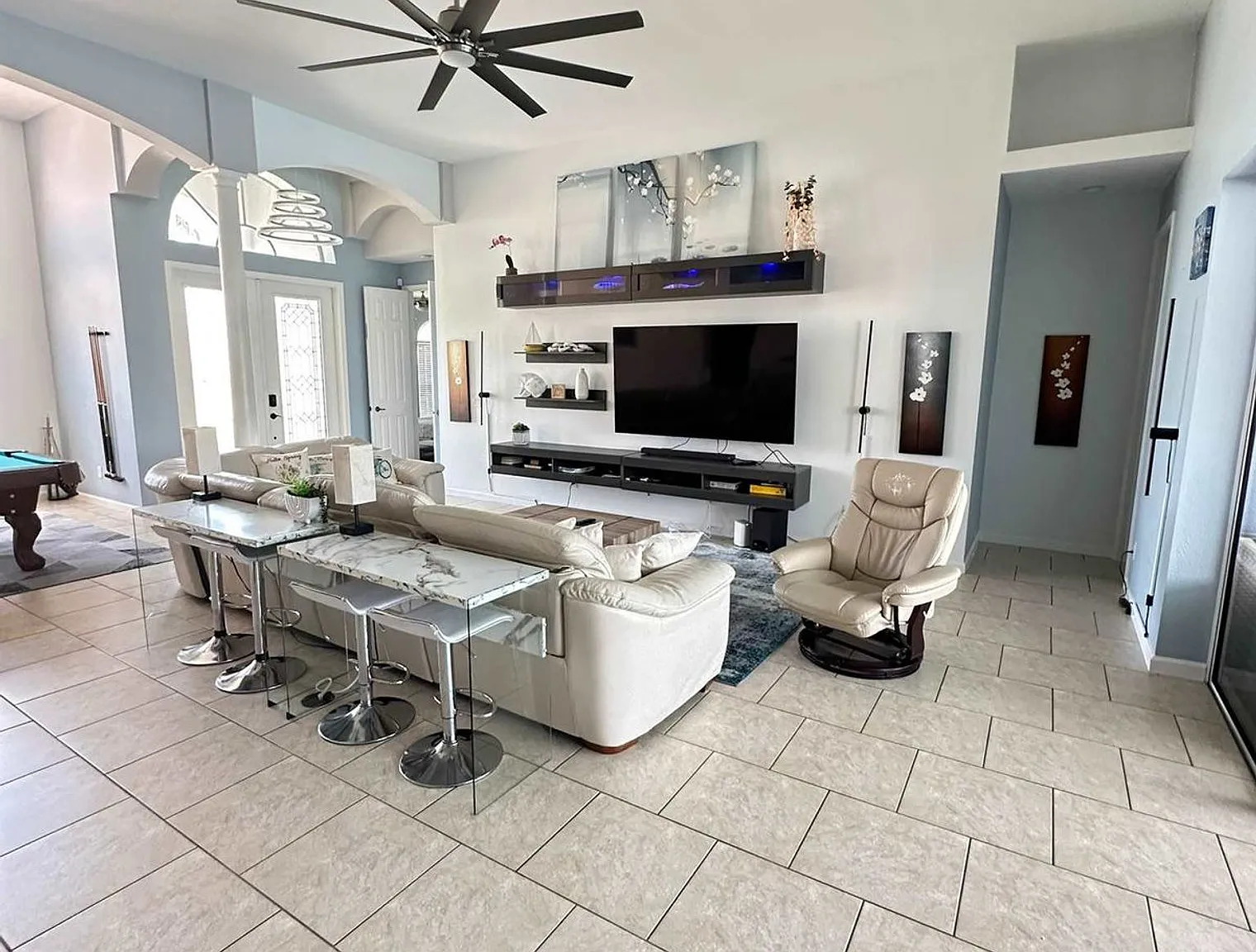 7 bed, 4.0 bath, 3745 sqft, $15,090 — Photo 2