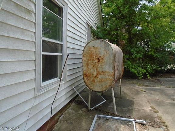 4th image of 604 Chandler Ave