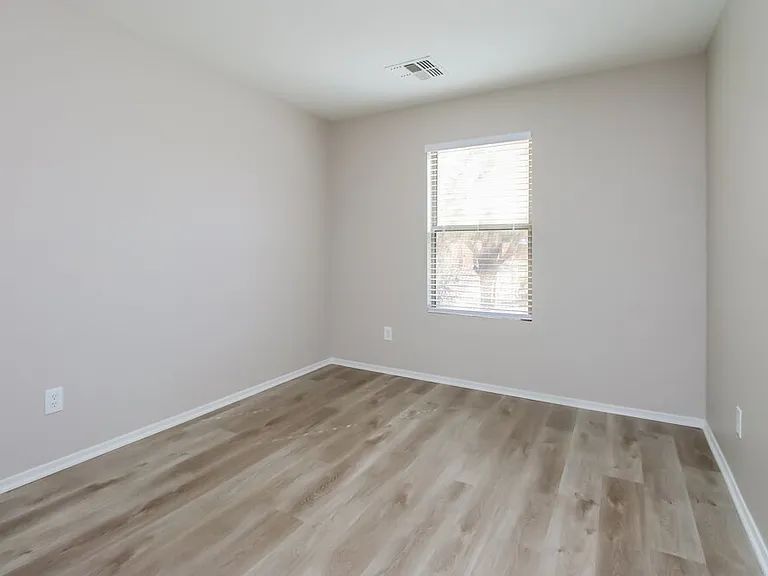 1006 S Clancy Cir — Photo 13