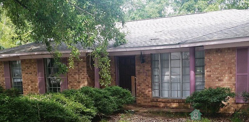 2nd image of 211 Pine St