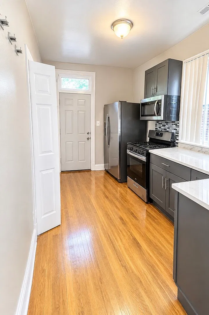 2 bed, 150 sqft, $1,500 — Photo 4