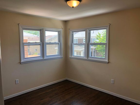 4th image of 114 Stafford Ave #2