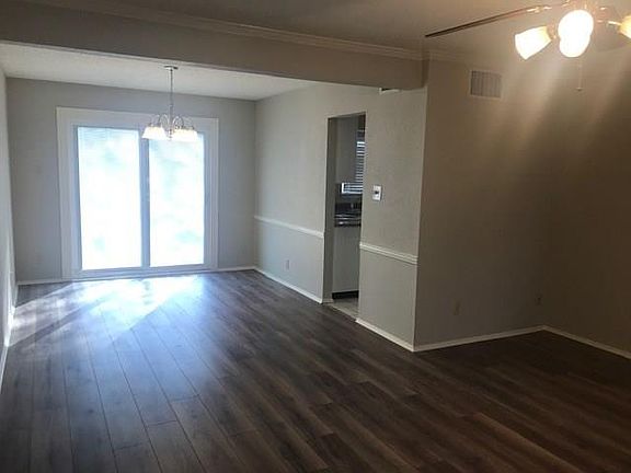 4th image of 1404 Rockdale Dr