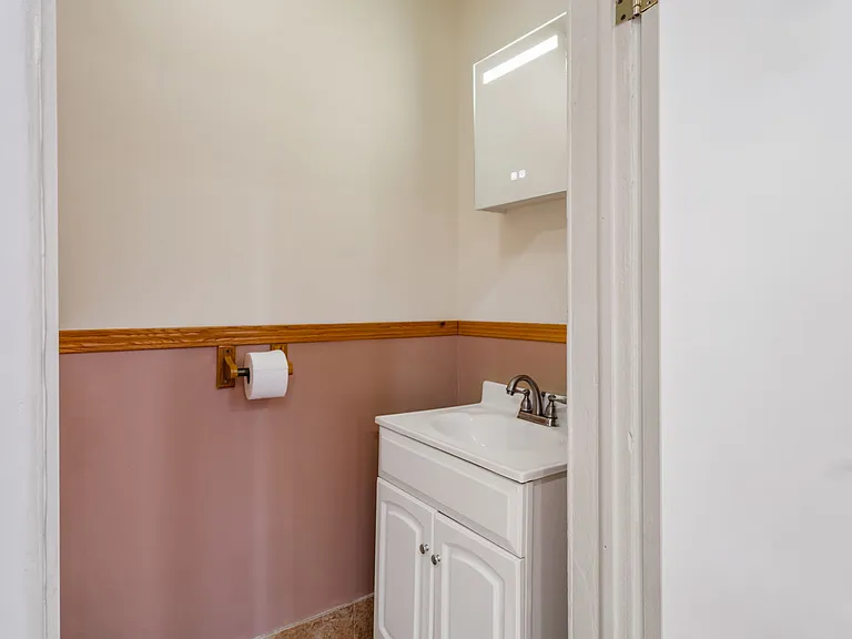 1126 S 22nd St — Photo 3
