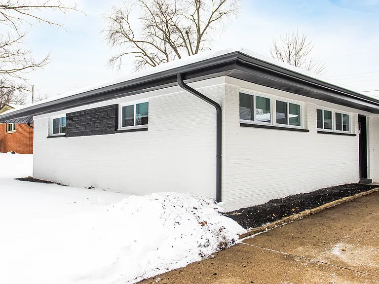 3209 Waltham Ave — Photo 7
