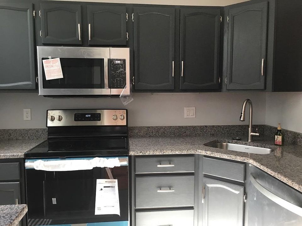 Stainless appliances and granite countertop
