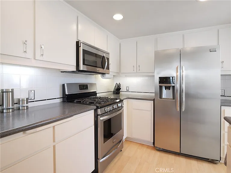 440 Marine Pl — Photo 16