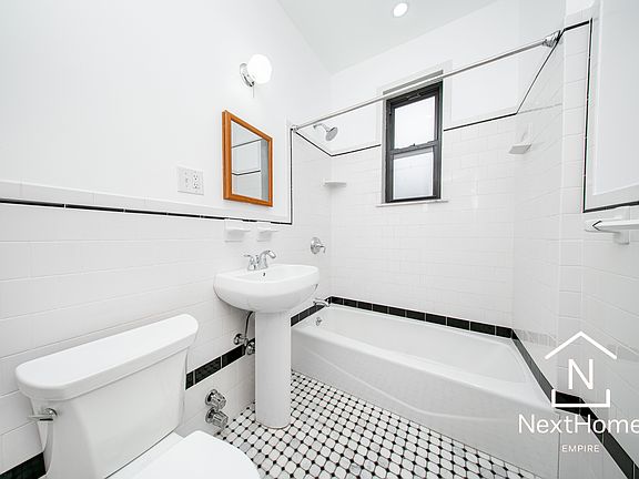4th image of 28-28 42nd St #D1