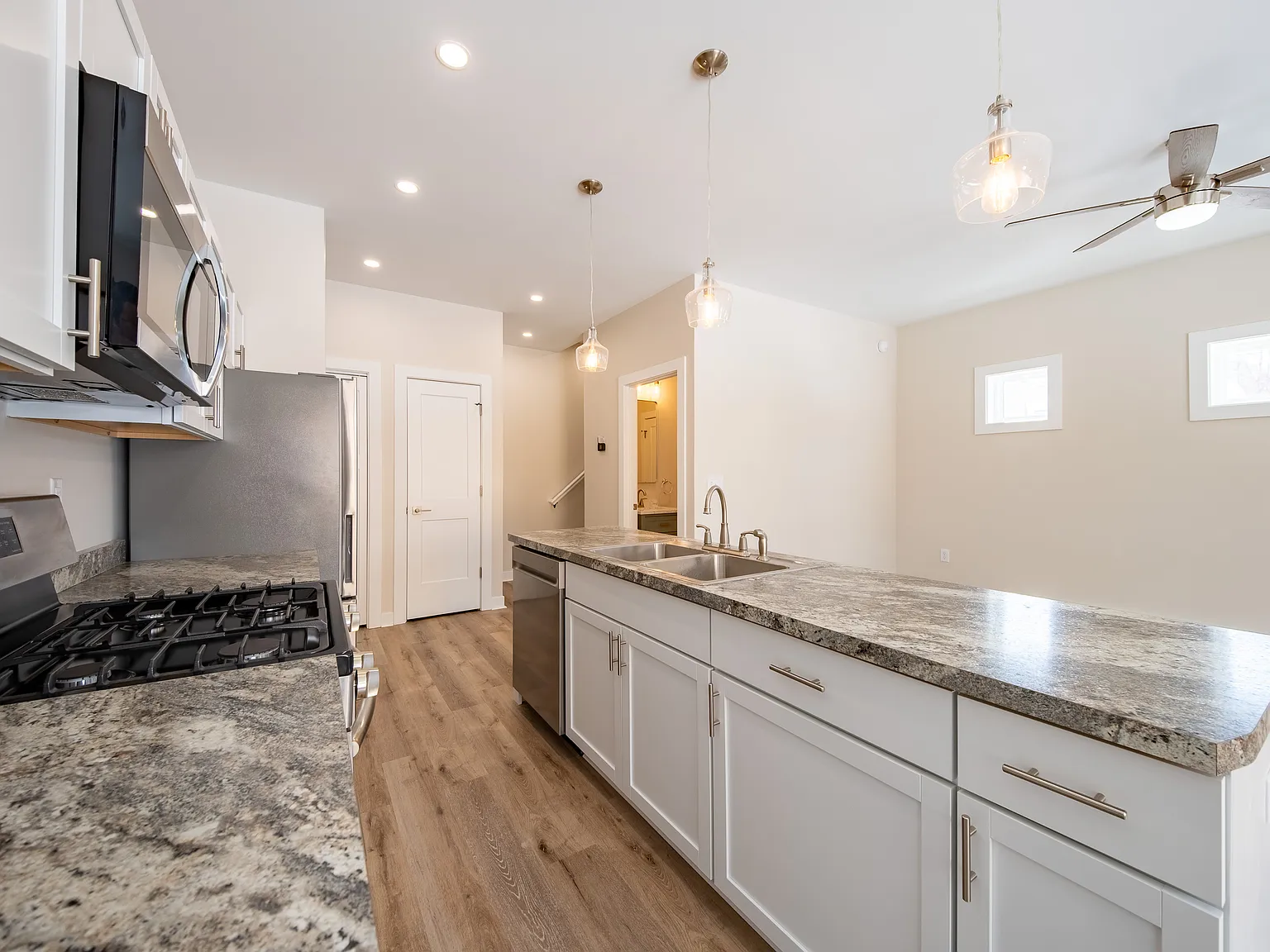 3 bed, 1.5 bath, $1,995 — Photo 4