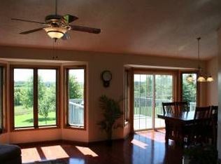 691 E 260th St, New Prague, MN 56071