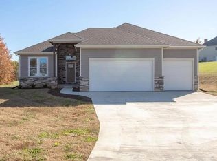 11490 Clubview Dr, Saint Joseph, MO 64505