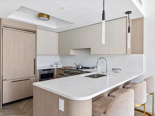 78-29 Austin St #420, Forest Hills, NY 11375