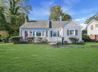 4 Paumanake Rd, Blue Point, NY 11715