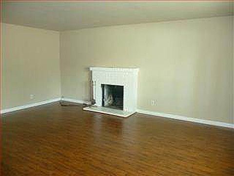 3rd image of 2944 Custer Dr