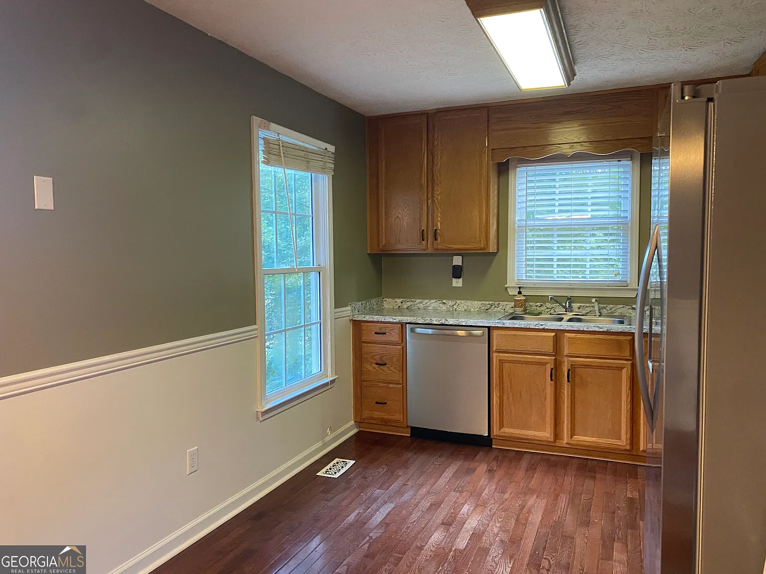 3 bed, 2.0 bath, 1502 sqft, $2,000 — Photo 4