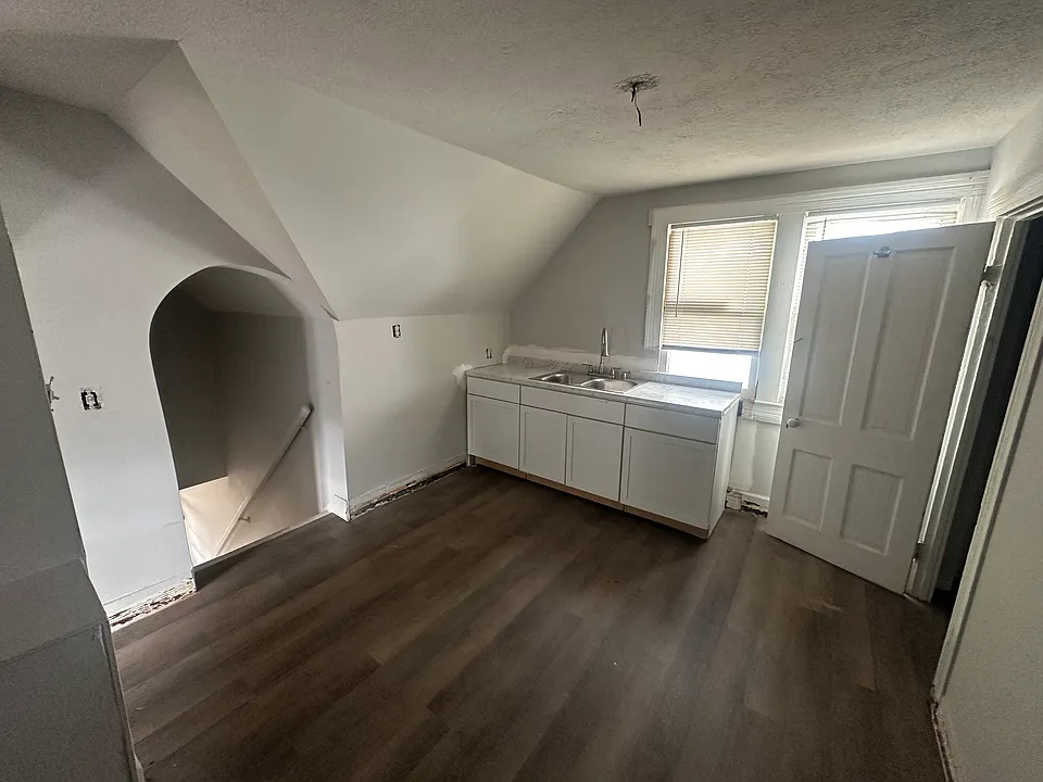 2032 Central Ave #3