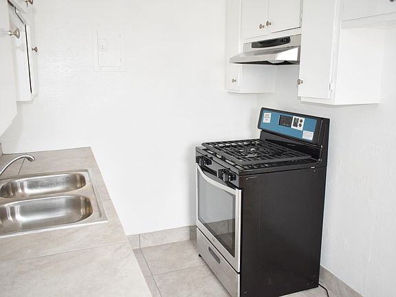 4th image of 4234 Montclair St APT 209