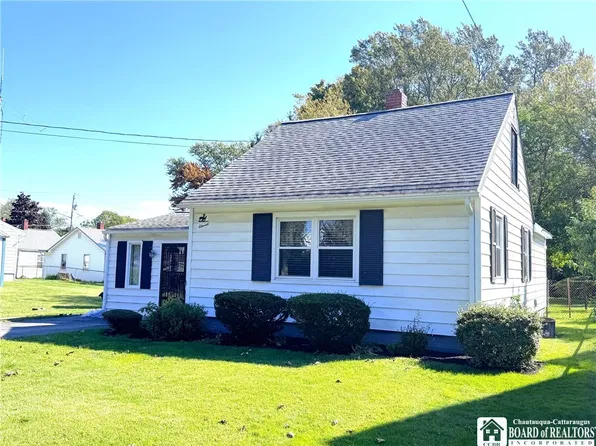 11 W Doughty St, Dunkirk, NY 14048