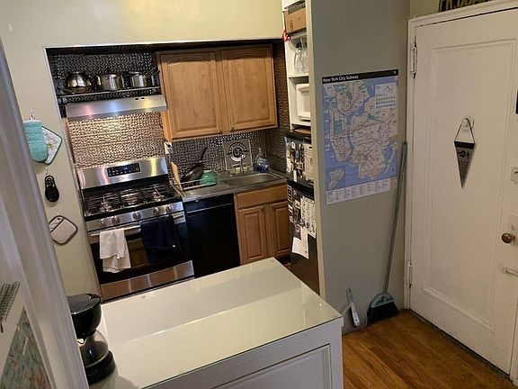 4th image of 411 E 87th St APT 4