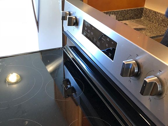 5th image of 2701 Sacramento St APT 2