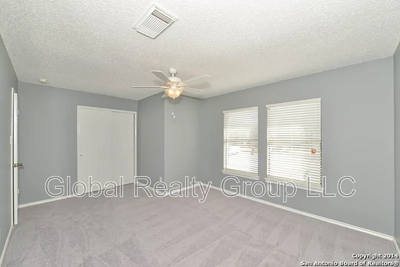 4 bed, 2.5 bath, 2570 sqft, $1,800 — Photo 4