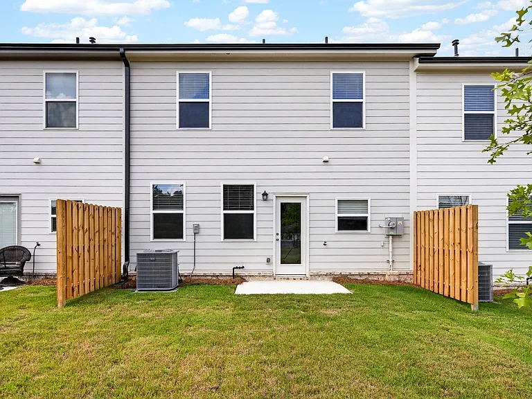 5044 Highwood Dr — Photo 22