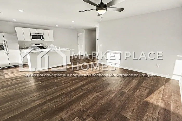 87 River Rock St — Photo 3