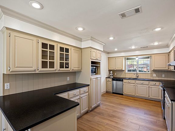 4th image of 2303 W 5th St