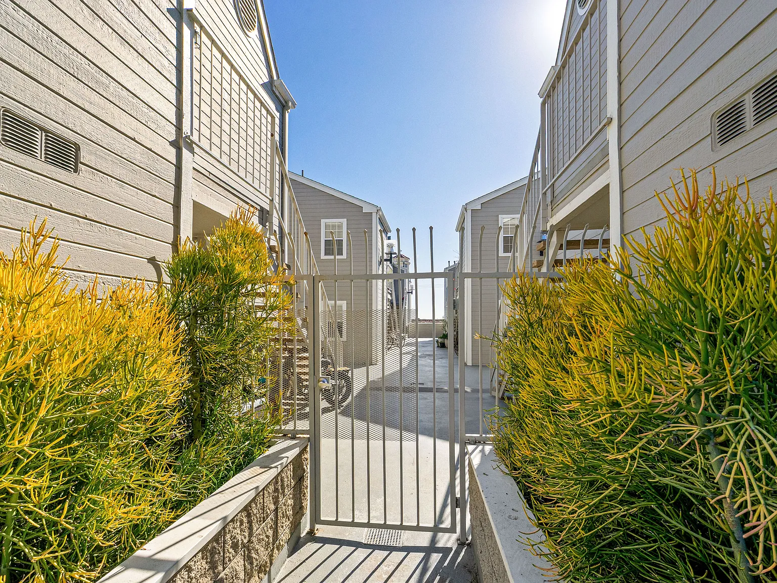 Summer House Apartments — Photo 3