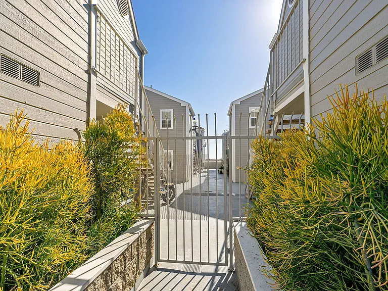 Summer House Apartments — Photo 3