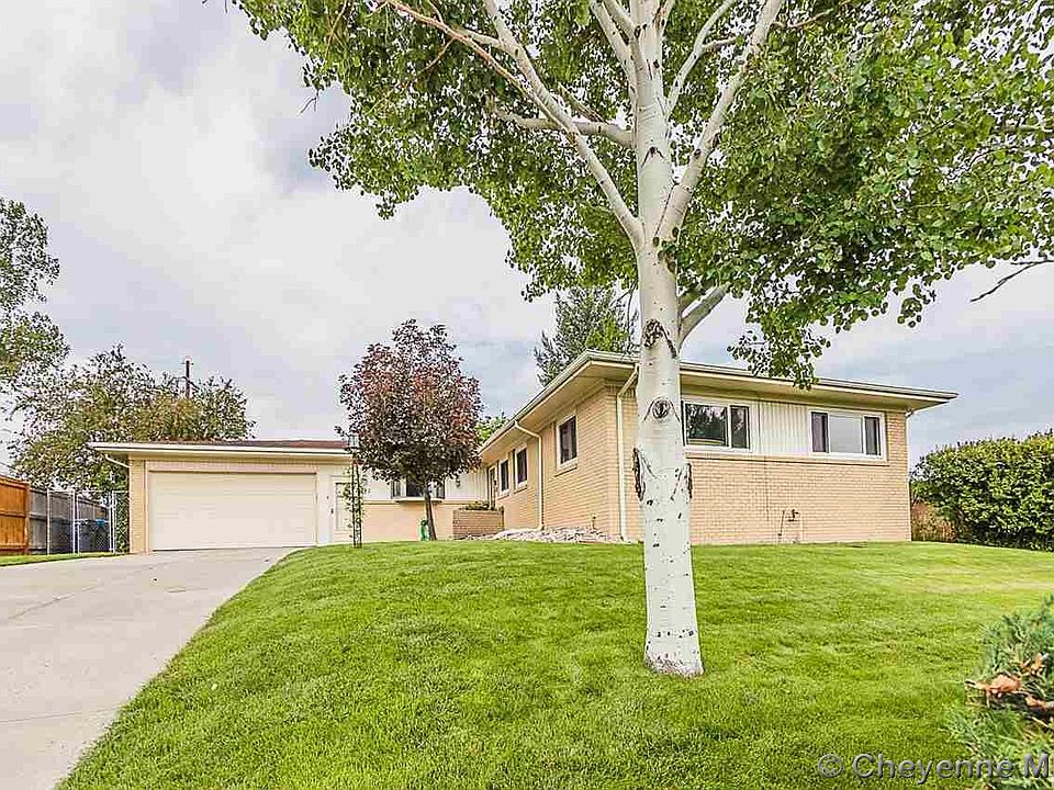 1st image of 641 Vista Ln