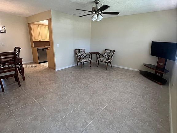 3rd image of 1087 Cornwall E #1087