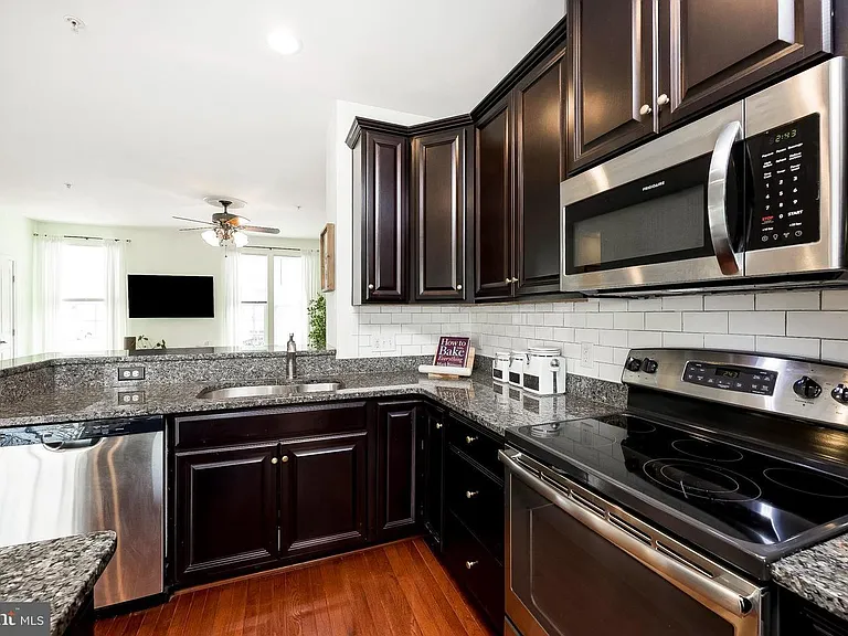 1872 Thistle Ct — Photo 9