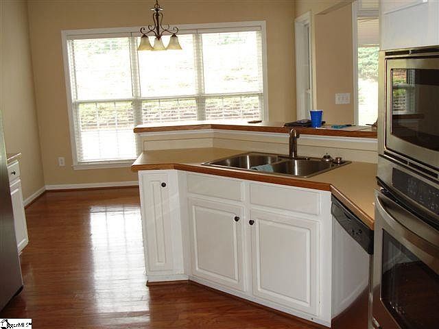 1st image of 10 Pinehurst Green Way