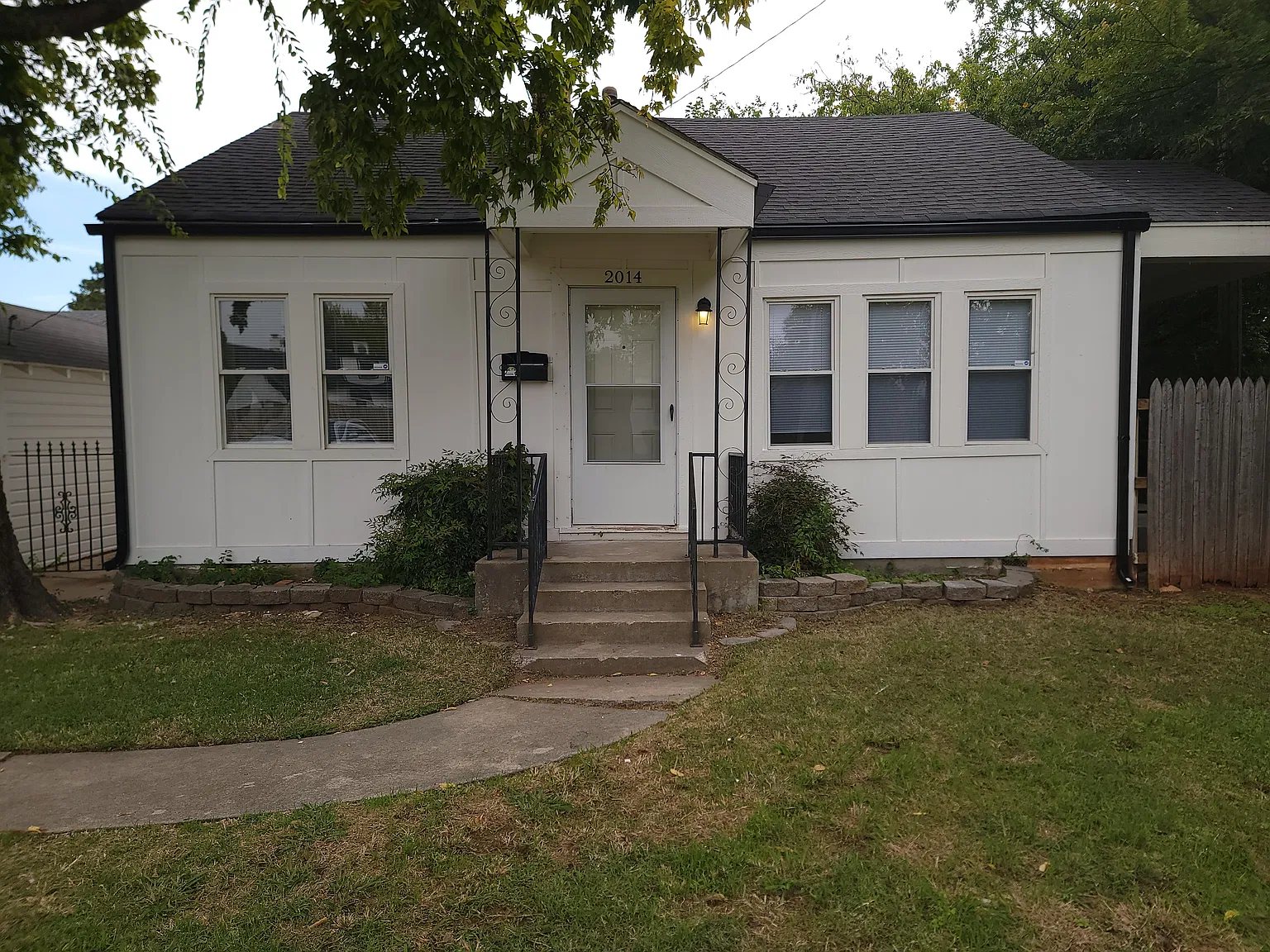2 bed, 850 sqft, $1,200 — Photo 1