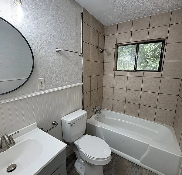 4647 N Hartford Ave — Photo 10