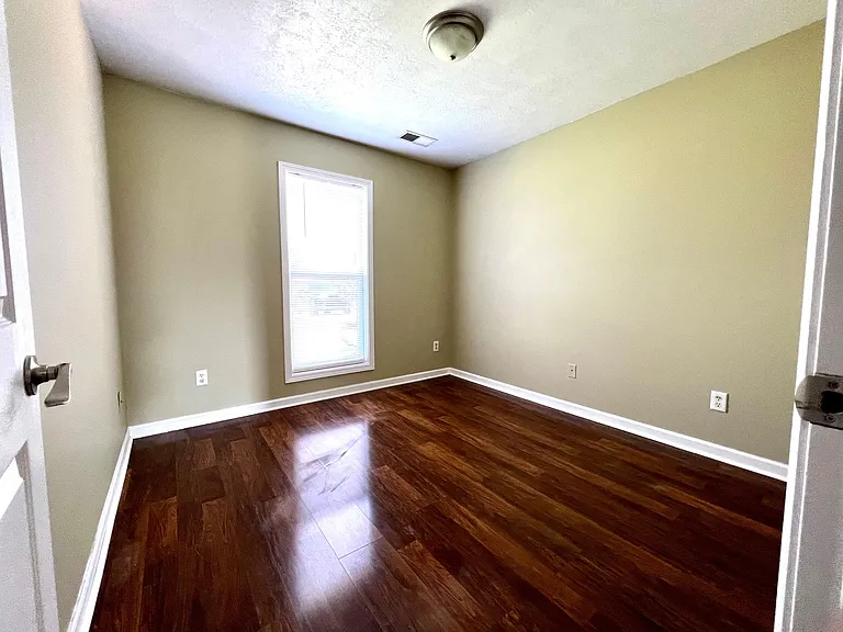 128 Norwich Cv — Photo 4