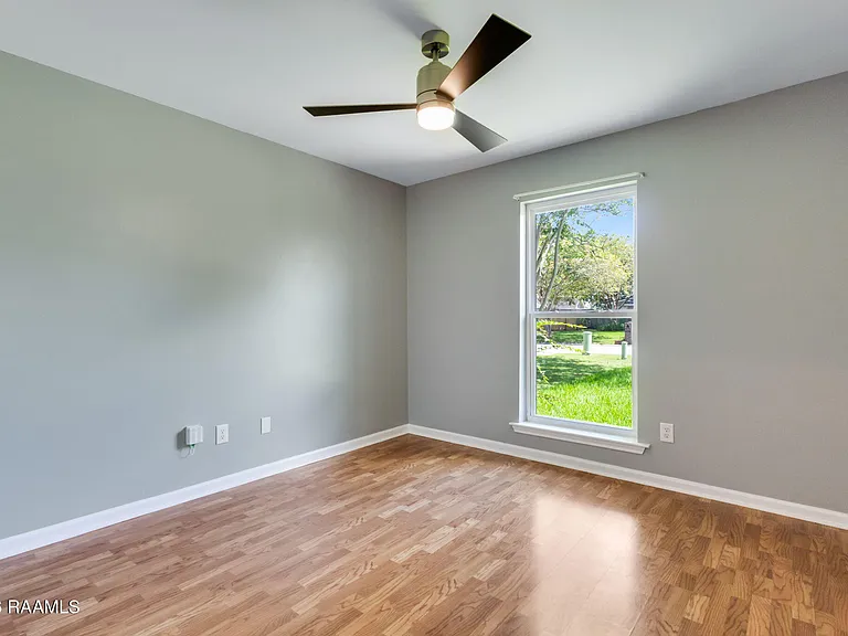 115 Tulip Tree Ln — Photo 11
